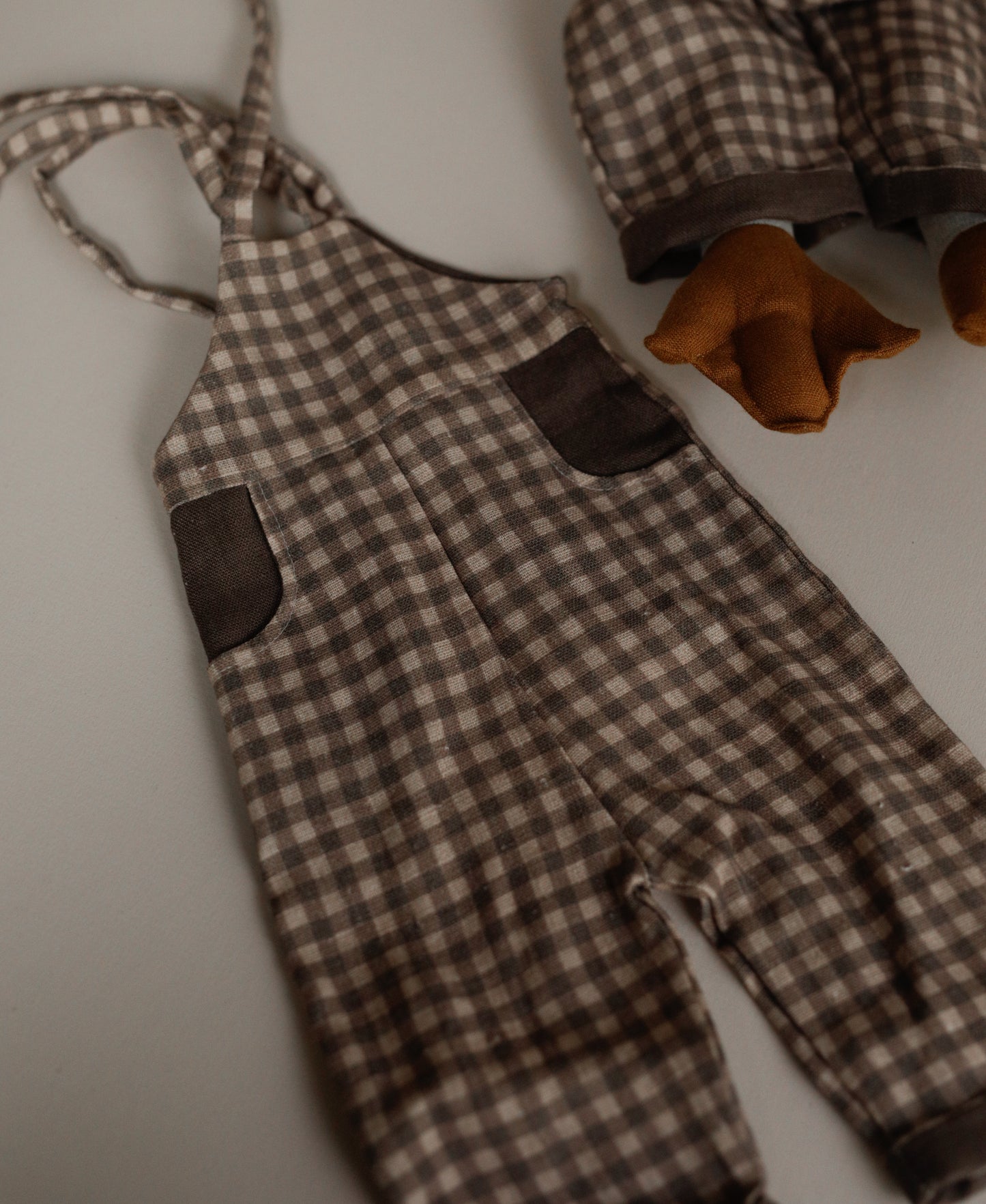 Melange linen 55 cm Goose in taupe gingham dungarees