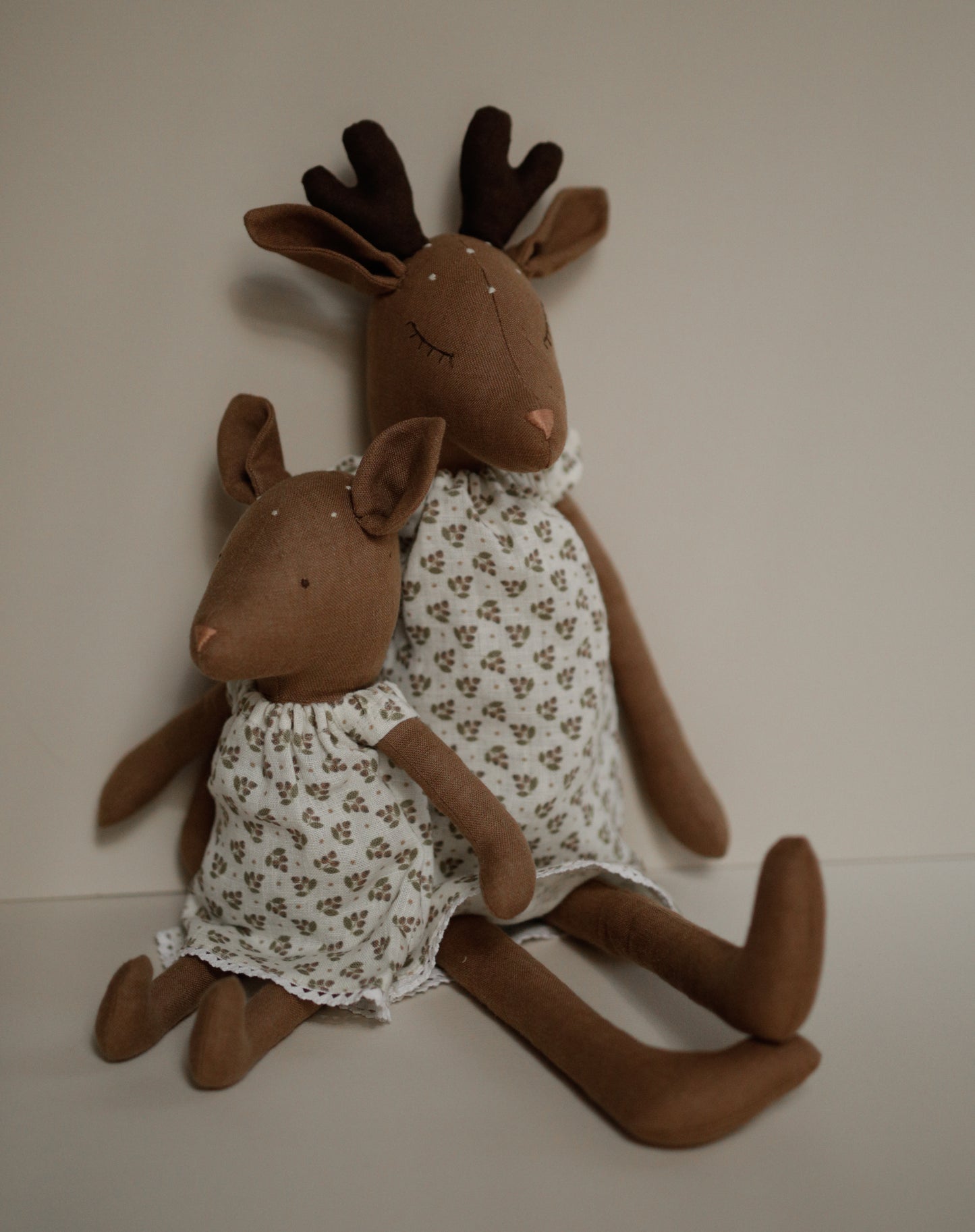 Deer and fawn toys 55 and 30 cm in retro berries linen dresses