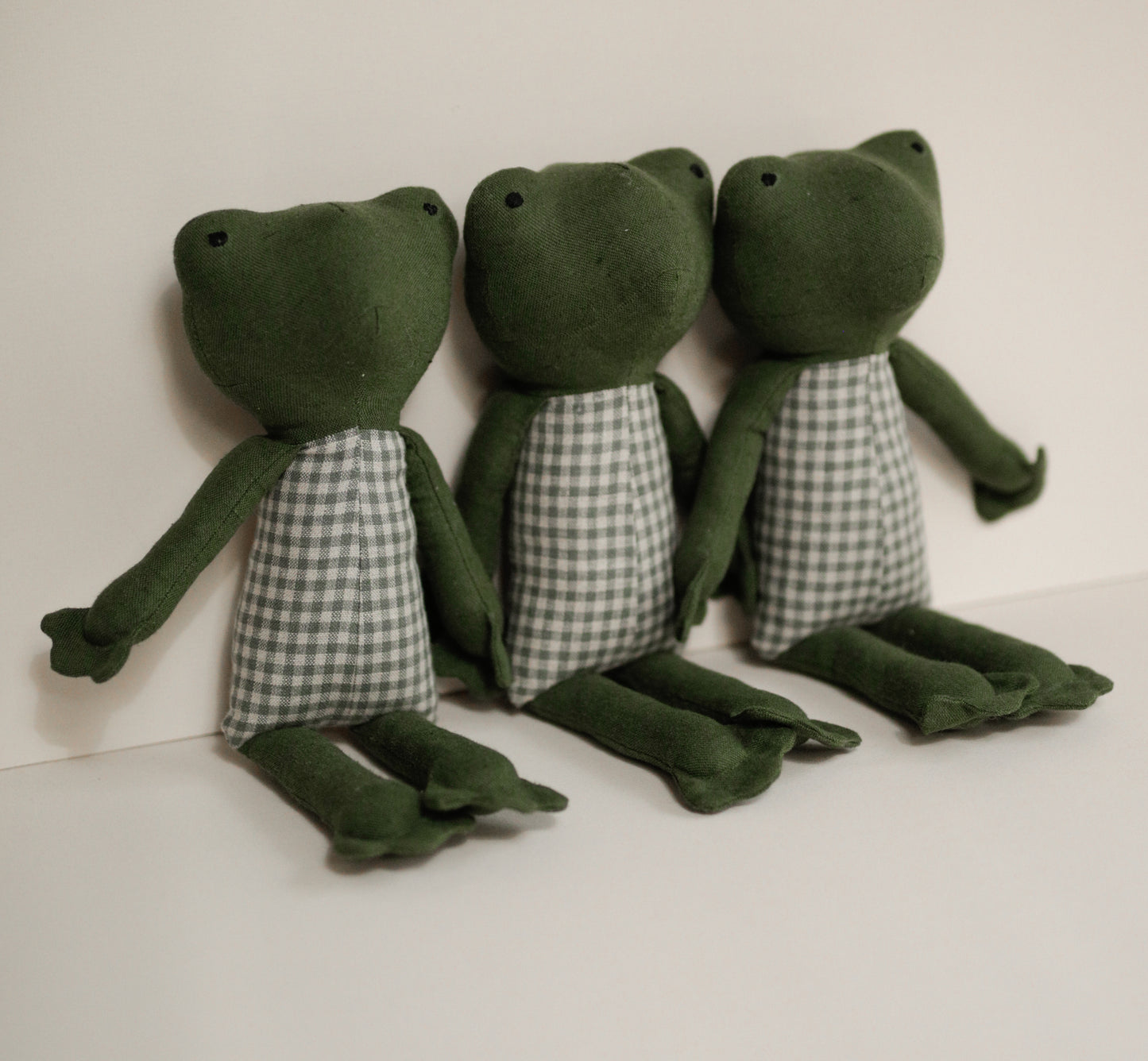 Frog 30 cm linen gingham body soft toy
