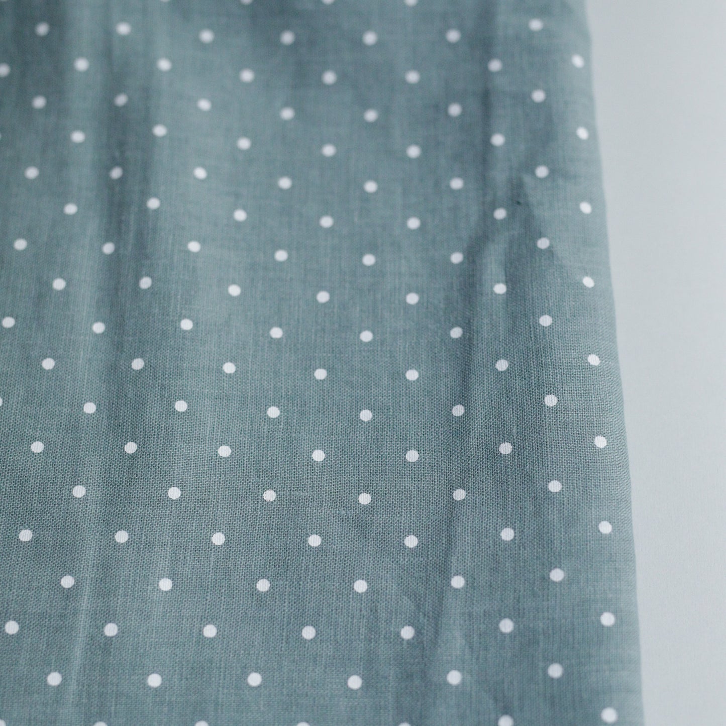 2425 Polka dot on teal 100% Lithuanian linen softened fabric