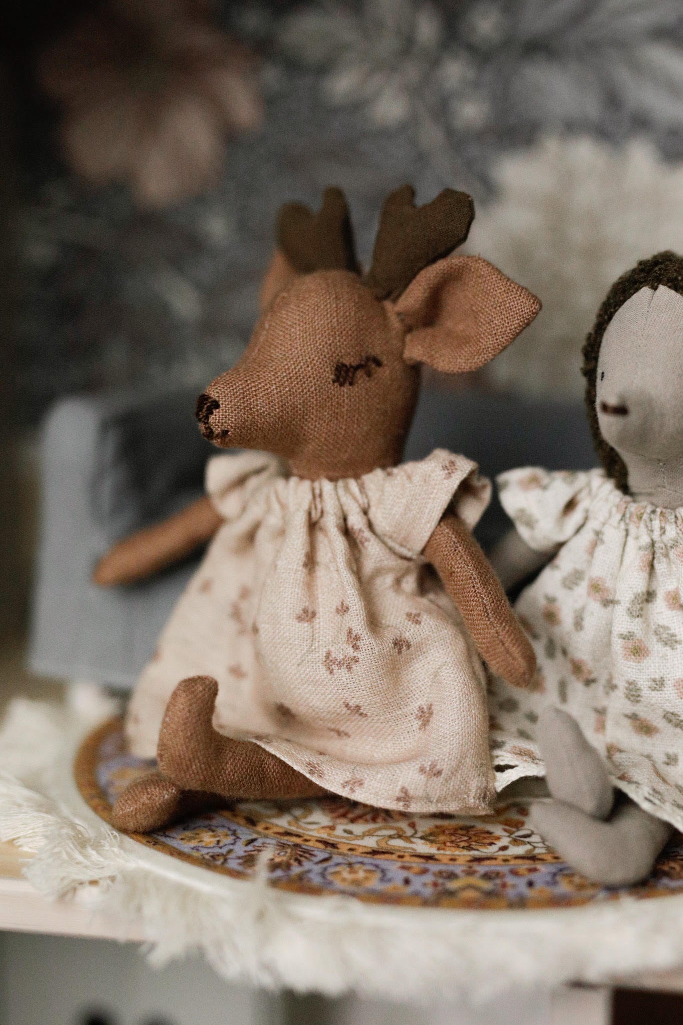 017 Gentle flowers 100% linen fabric 017