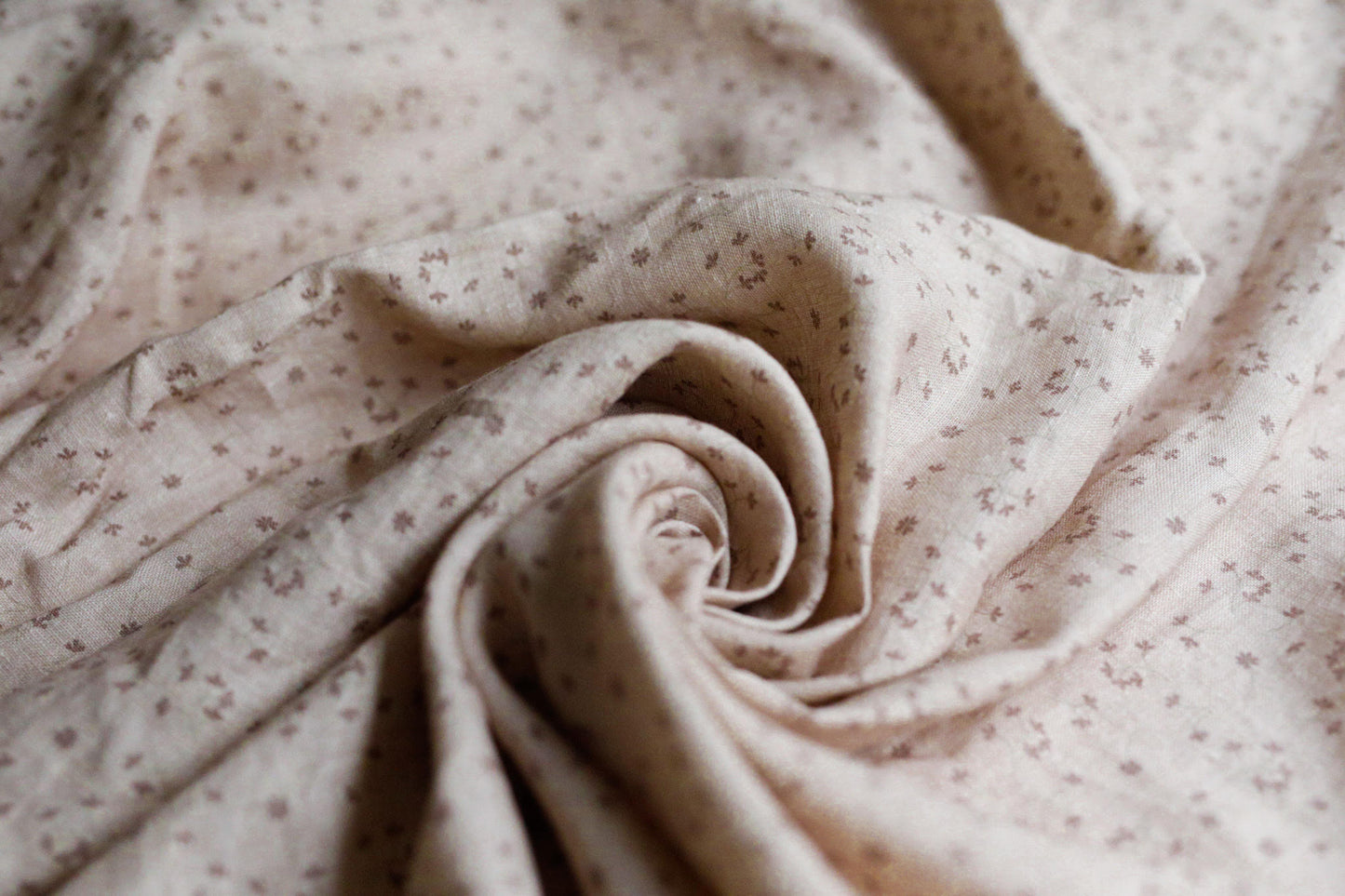 017 Gentle flowers 100% linen fabric 017