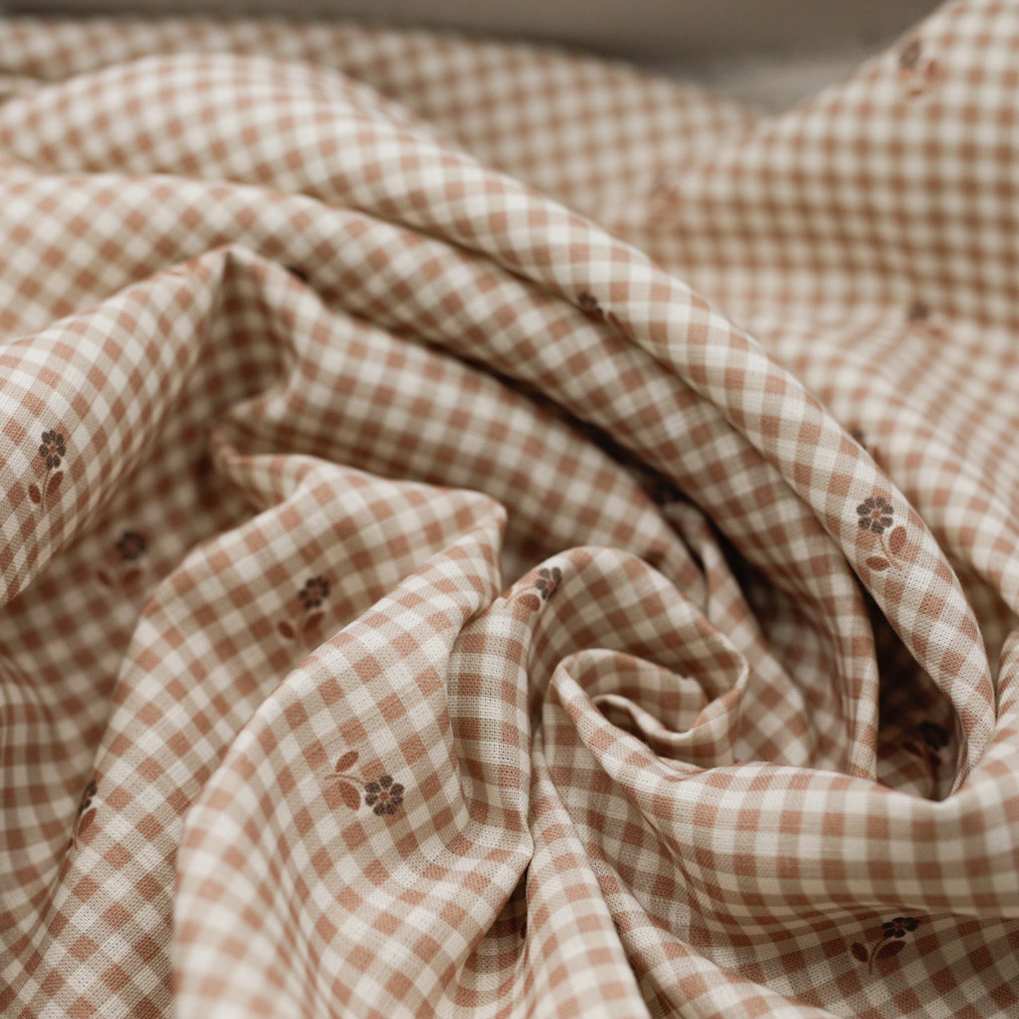 003 Gingham and flowers 100% linen fabric