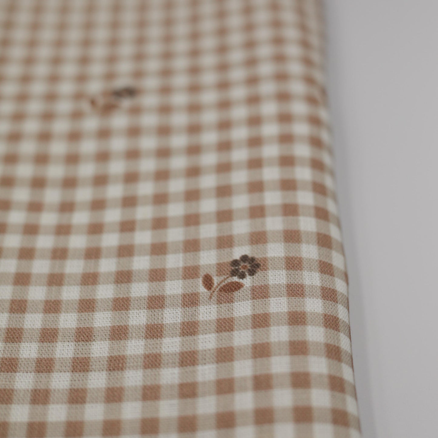003 Gingham and flowers 100% linen fabric