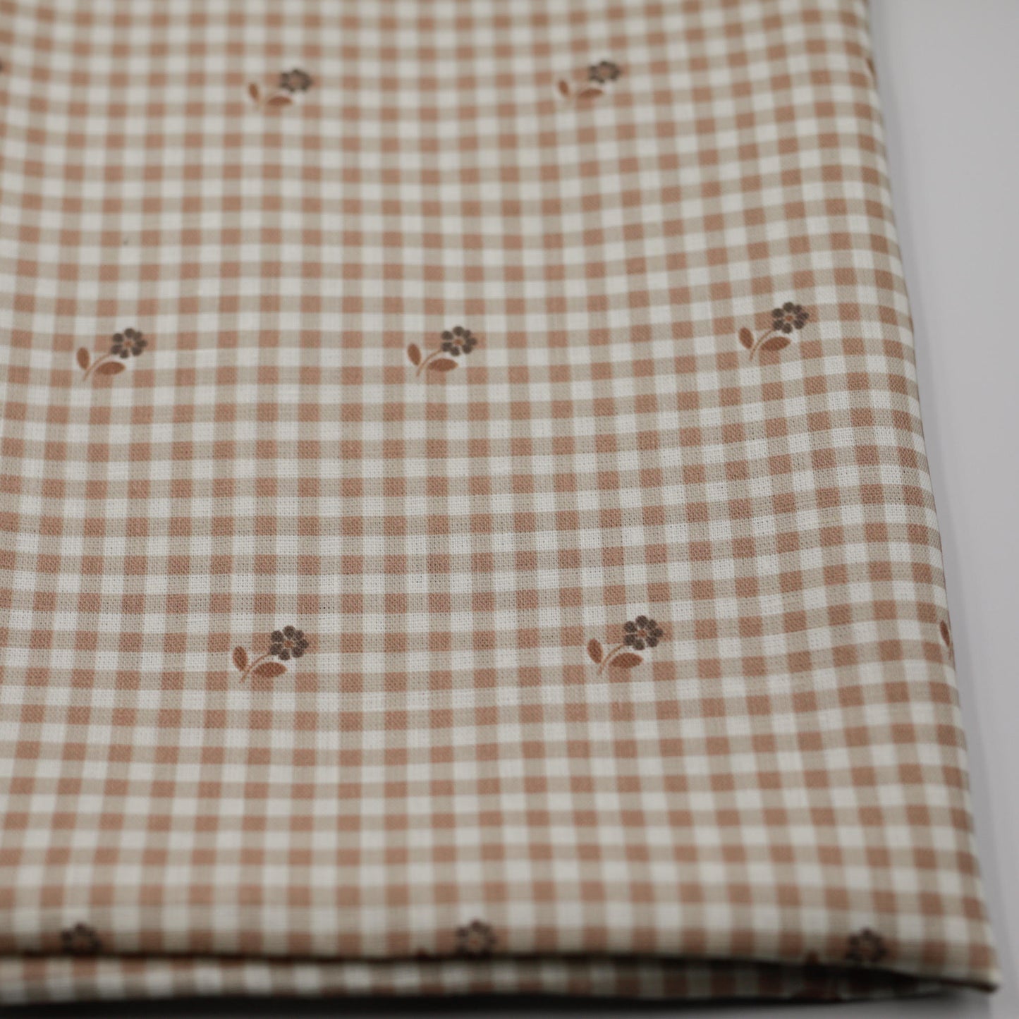 003 Gingham and flowers 100% linen fabric