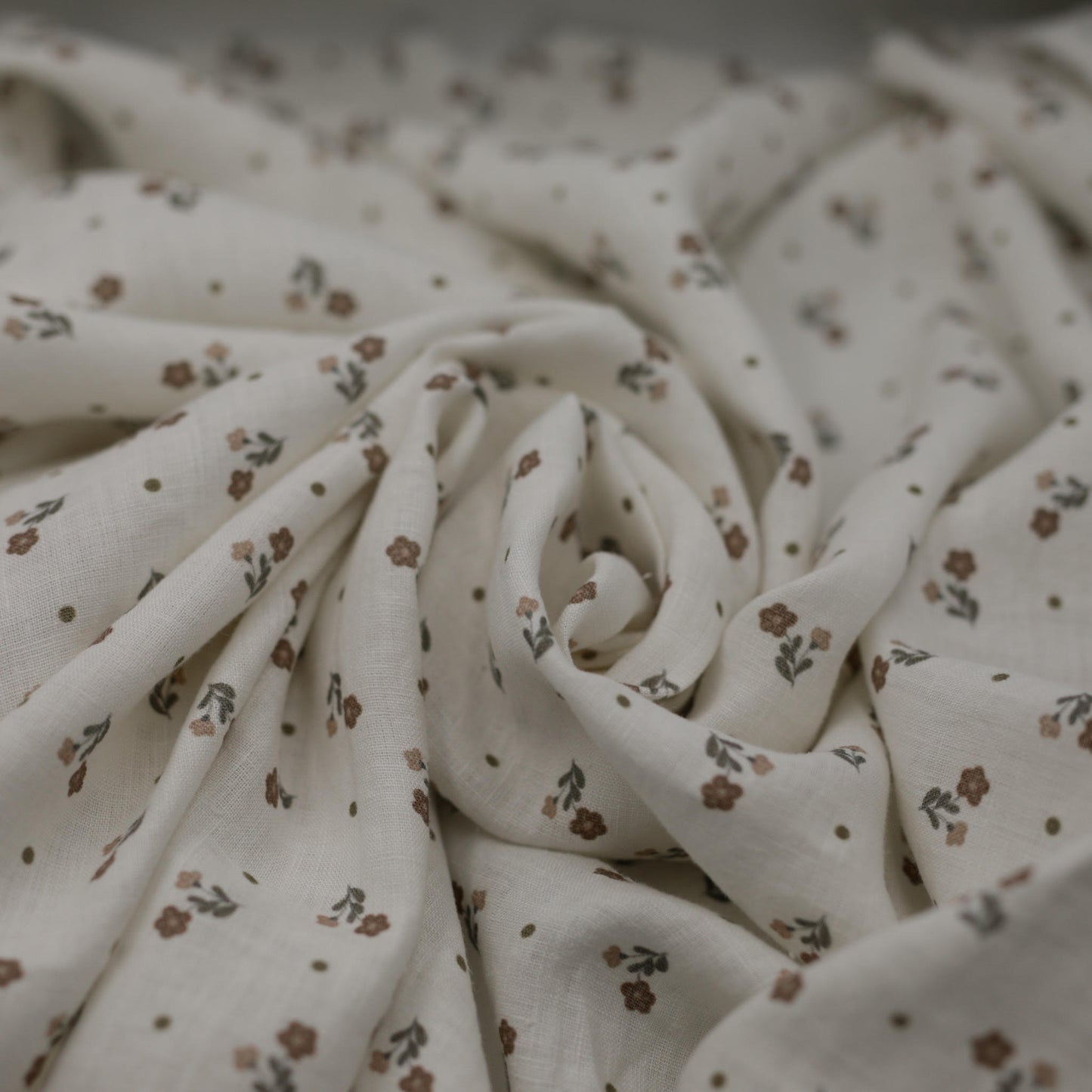 008 White linen with flowers and dots