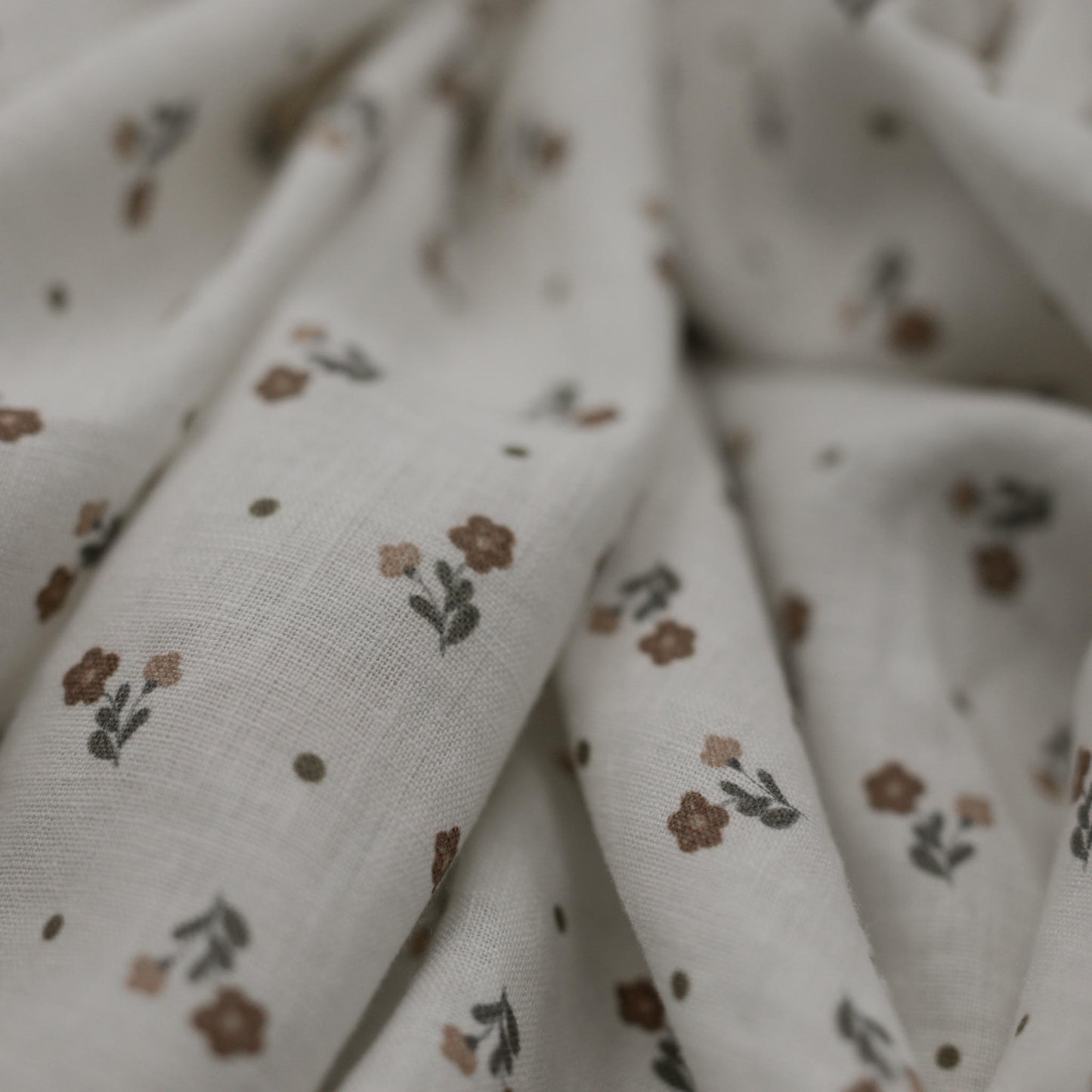 008 White linen with flowers and dots