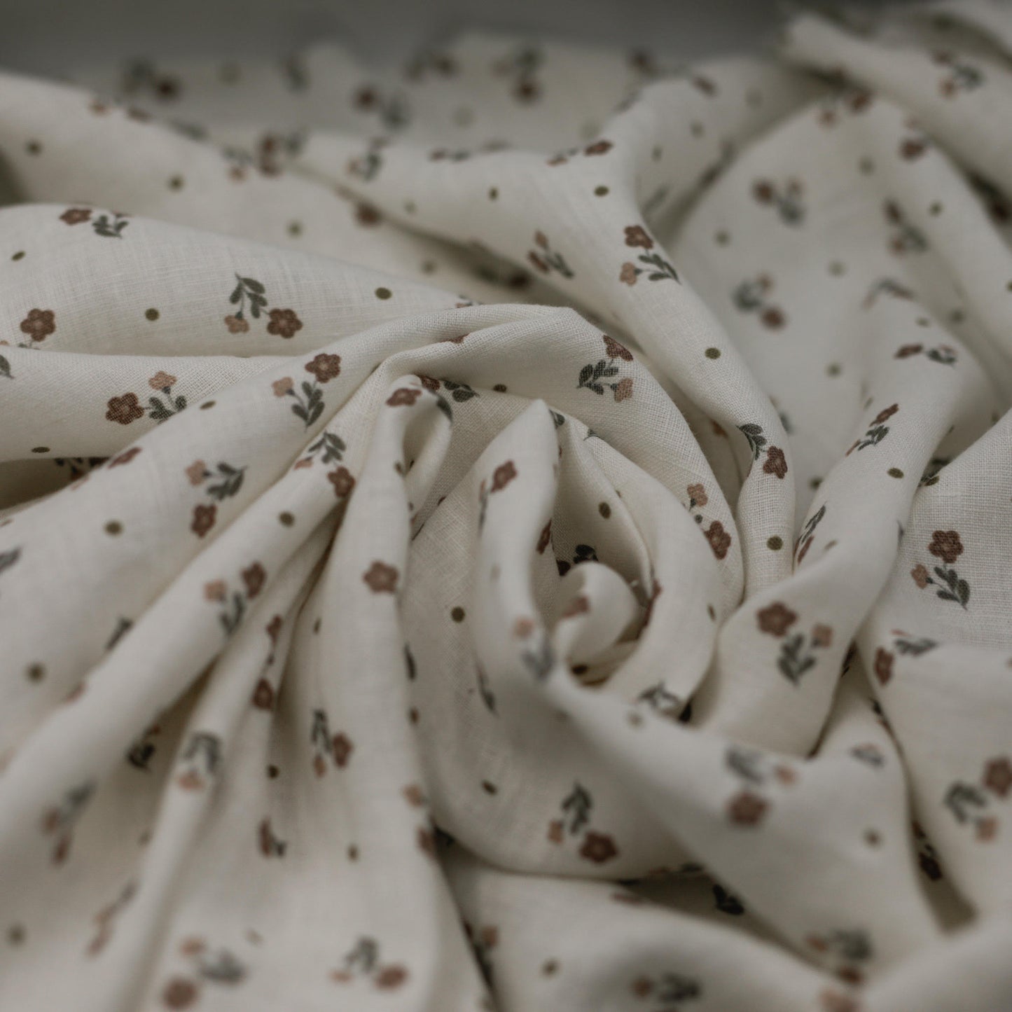 008 White linen with flowers and dots