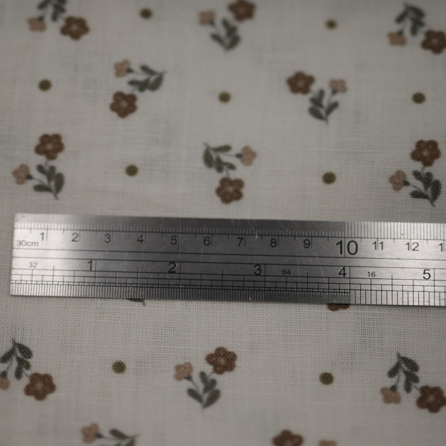 008 White linen with flowers and dots