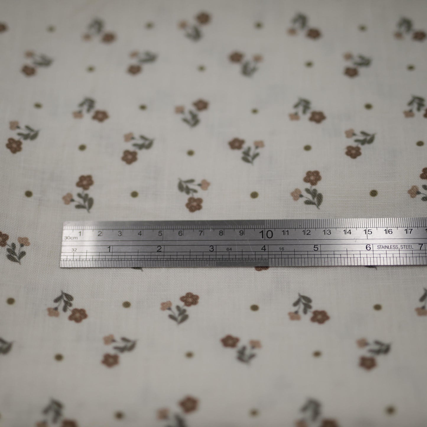 008 White linen with flowers and dots