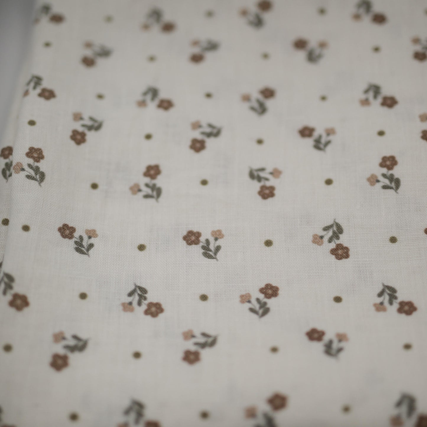 008 White linen with flowers and dots