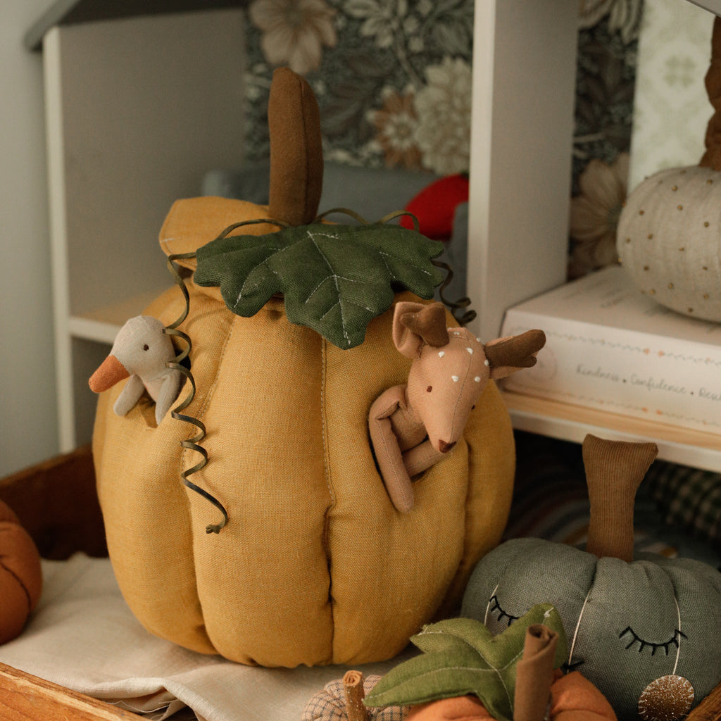 A Very Occupied Pumpkin — Sewing Pattern & Tutorial