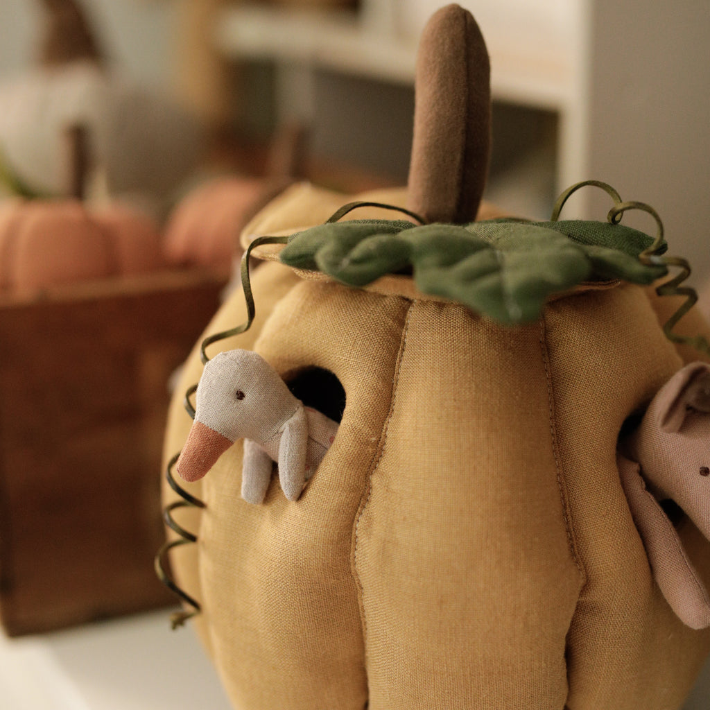 A Very Occupied Pumpkin — Sewing Pattern & Tutorial