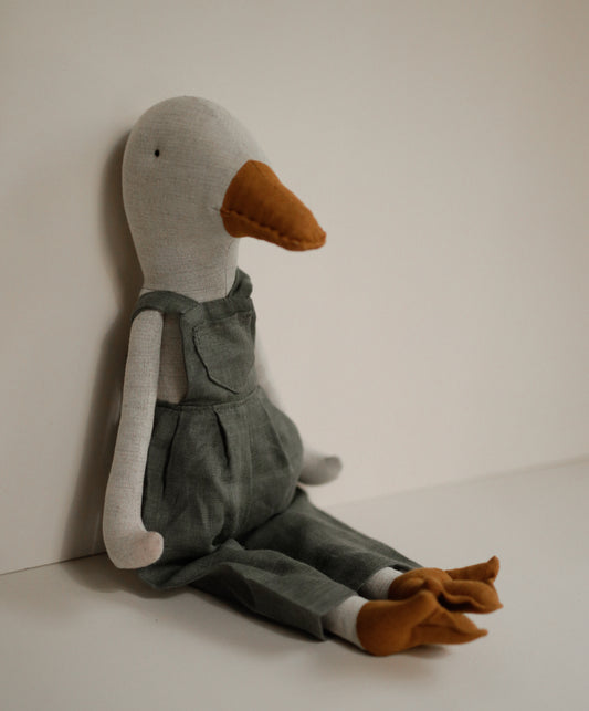 Melange linen 55 cm Goose in green dungarees