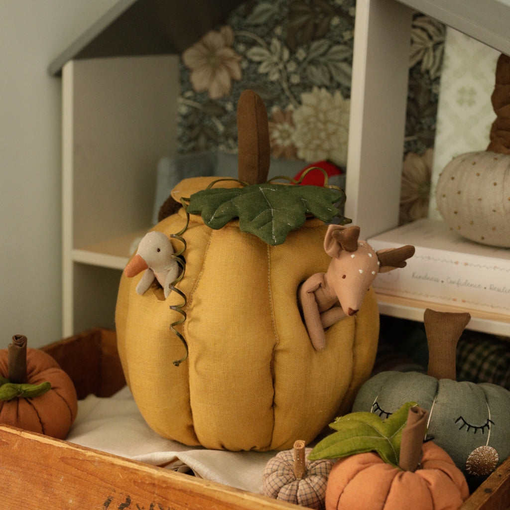 A Very Occupied Pumpkin — Sewing Pattern & Tutorial