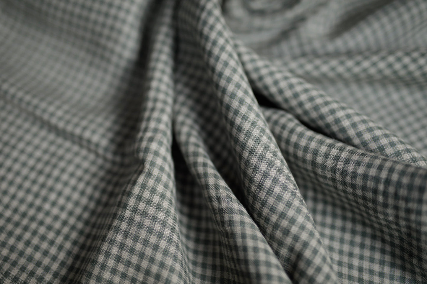 843 (NI843) Greenish checks (4 mm) 100% linen fabric