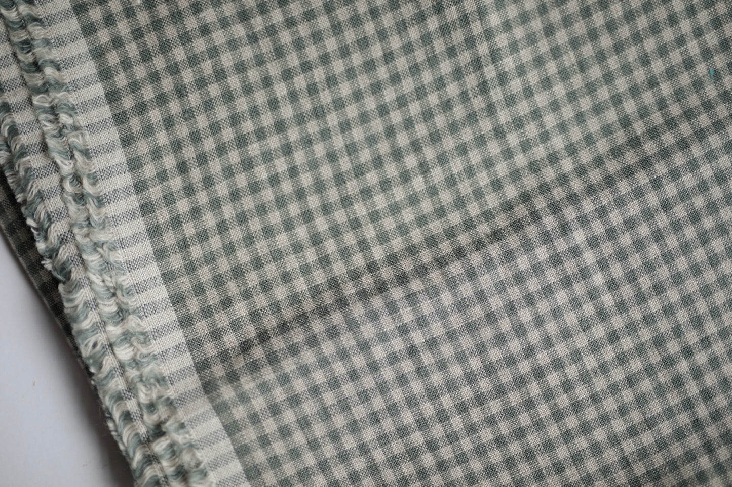 843 (NI843) Greenish checks (4 mm) 100% linen fabric