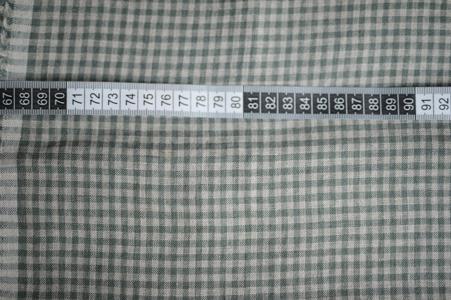 843 (NI843) Greenish checks (4 mm) 100% linen fabric