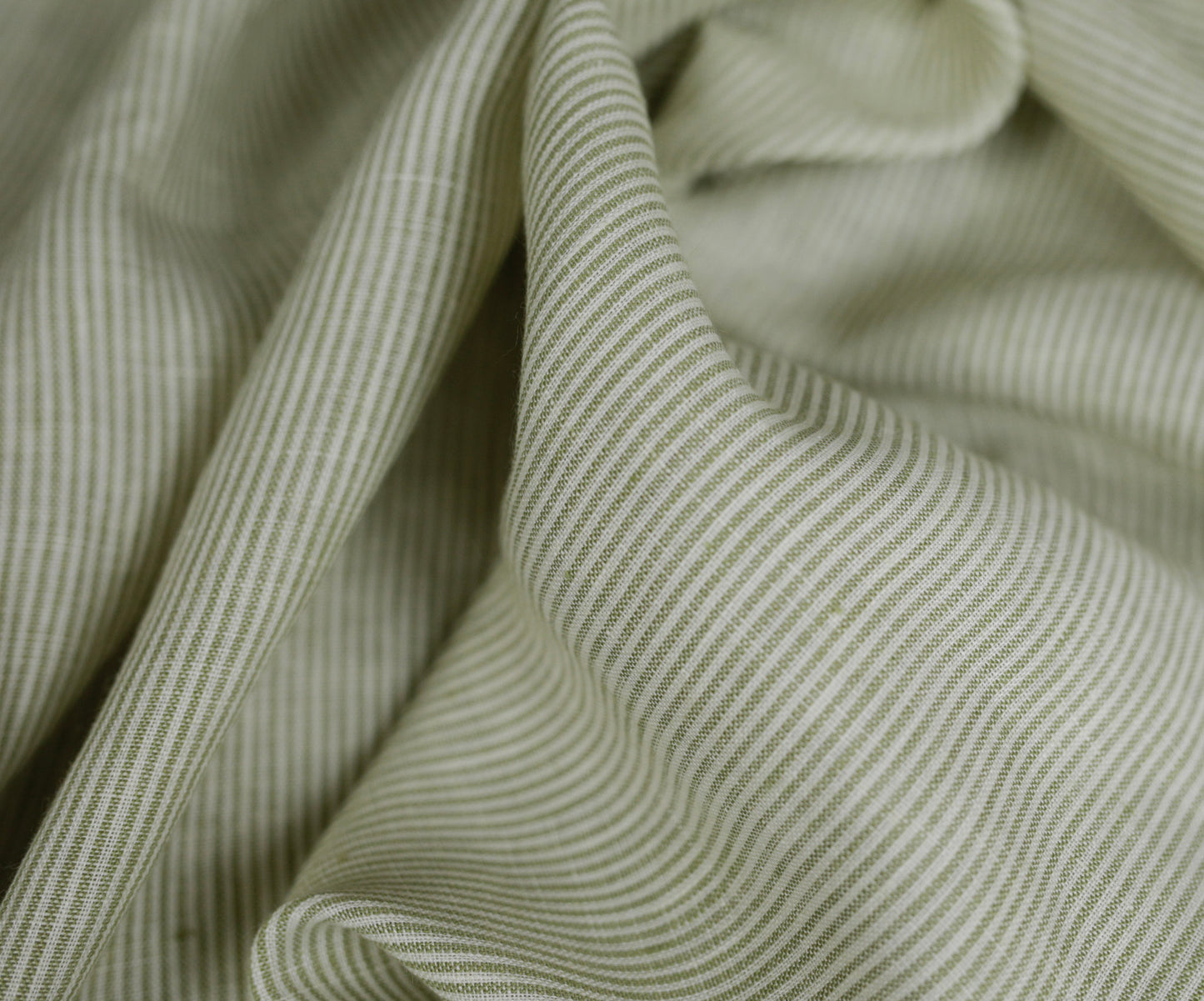 710/761 Light green small stripes (1 mm) 100% linen fabric