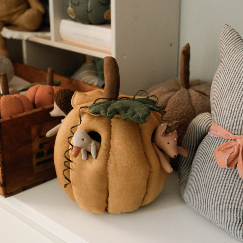 A Very Occupied Pumpkin — Sewing Pattern & Tutorial