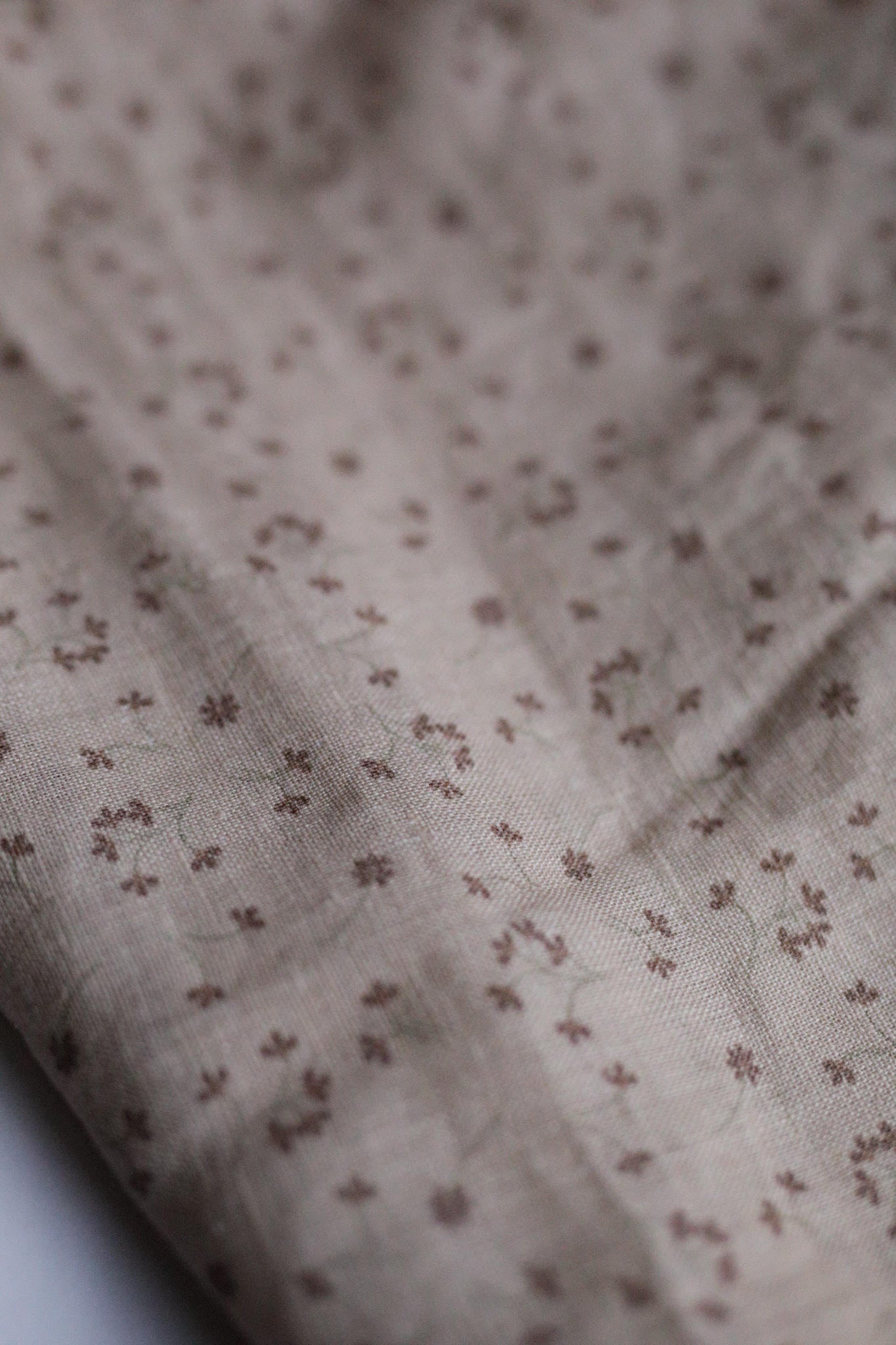 Gentle flowers 100% linen fabric