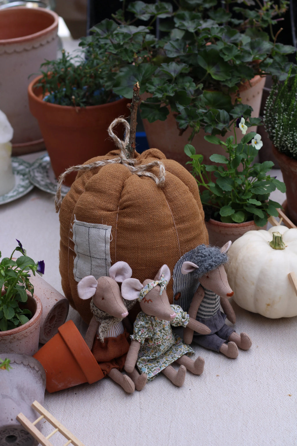 Mini Mouse 16 cm Soft Toy – PDF Sewing Pattern & Tutorial + Trousers Pattern