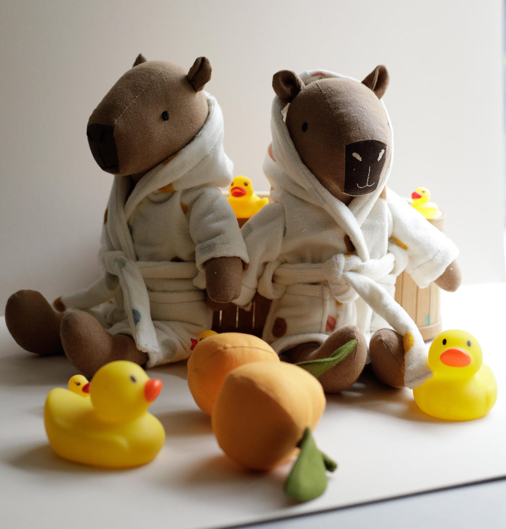 Bathrobe with Hood & Pockets for EFI Wetfoot Friends – PDF Sewing Pattern & Tutorial