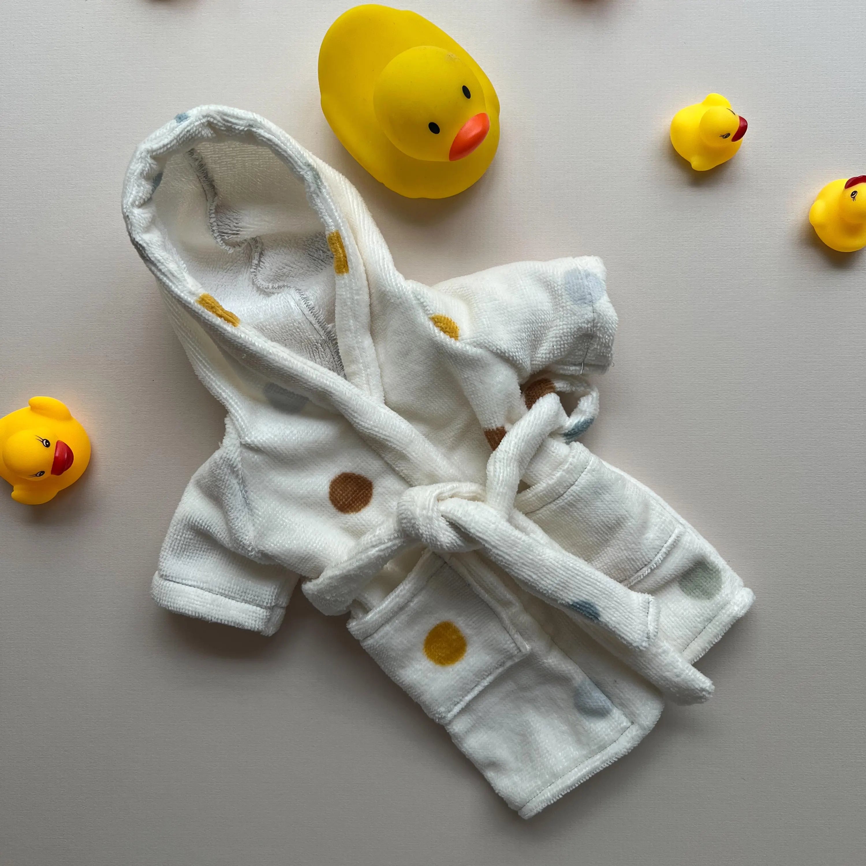 Bathrobe with Hood & Pockets for EFI Wetfoot Friends – PDF Sewing Pattern & Tutorial