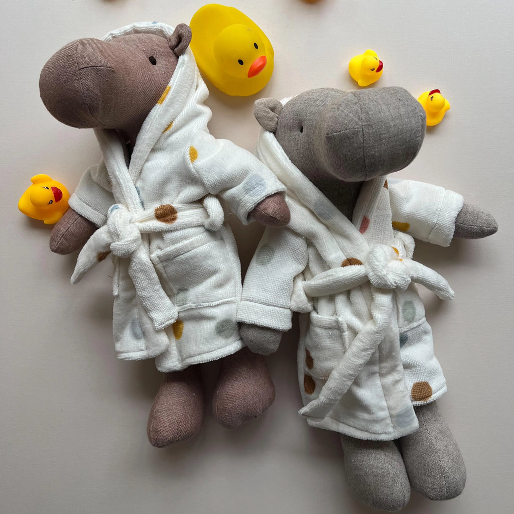 Bathrobe with Hood & Pockets for EFI Wetfoot Friends – PDF Sewing Pattern & Tutorial