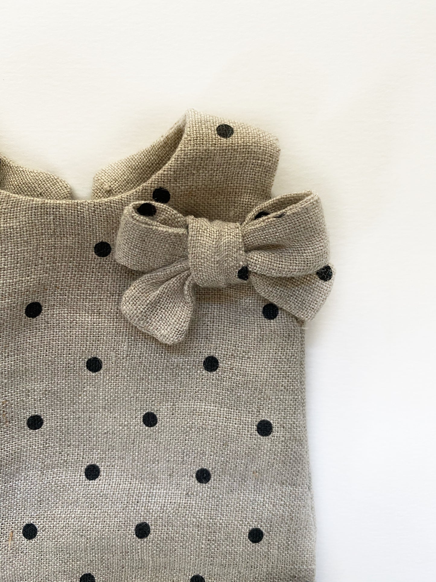 EFI Fawn 55 cm in polka dot linen romper with bow